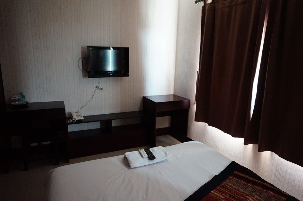 V Hotel Vientiane Bagian luar foto