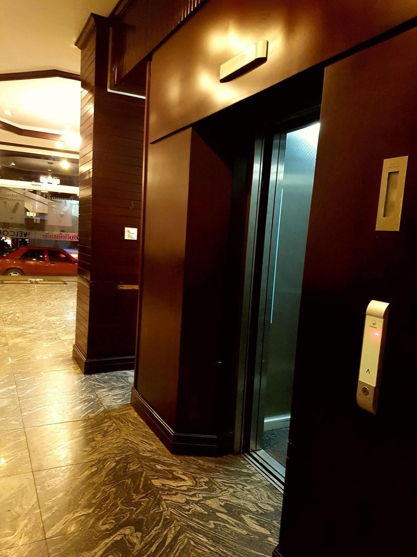 V Hotel Vientiane Bagian luar foto