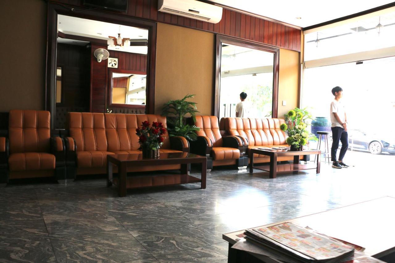 V Hotel Vientiane Bagian luar foto